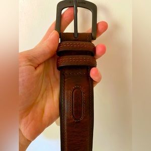 Mens Columbia size 32 brown leather belt